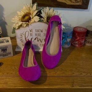 NWOT Hush Puppies hot pink soft flats